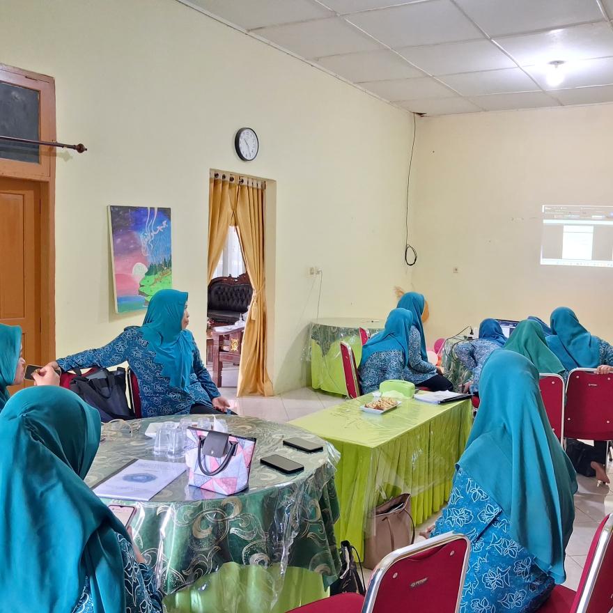 Perkuat Tata Kelola Organisasi, TP PKK Desa Benteng Lompoe Ikuti Zoom Meeting Administrasi PKK